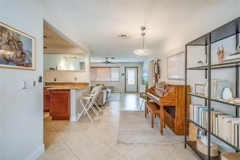 1512 E Hawthorne Circle Hollywood FL 33021
