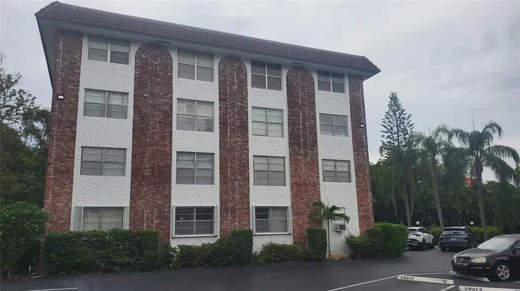 3910 Crystal Lake Drive Deerfield Beach FL 33064