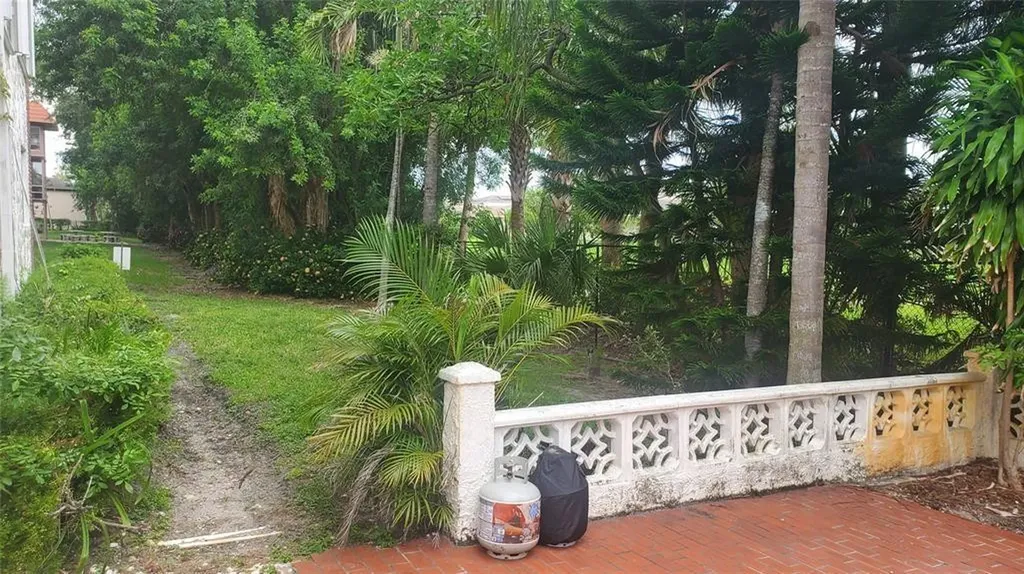 3910 Crystal Lake Drive Deerfield Beach FL 33064