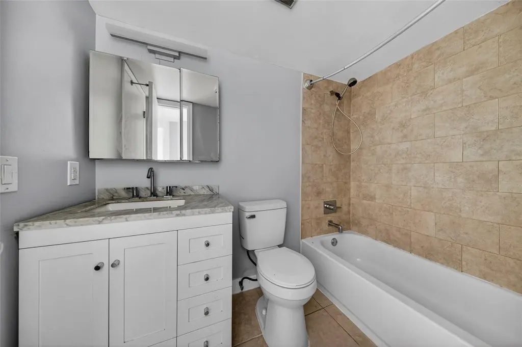 1900 NE 8th Court Fort Lauderdale FL 33304