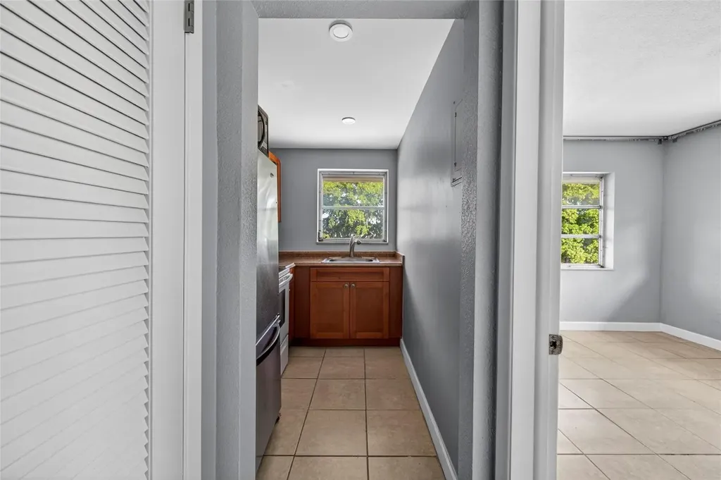 1900 NE 8th Court Fort Lauderdale FL 33304