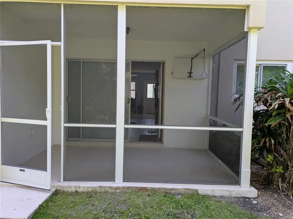 2115 NE 42nd Court Lighthouse Point FL 33064