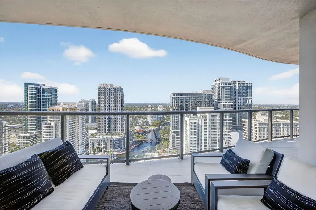 100 E Las Olas Boulevard Fort Lauderdale FL 33301
