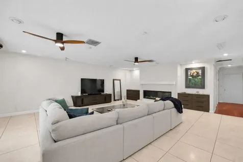 3999 NE 15th Avenue Oakland Park FL 33334