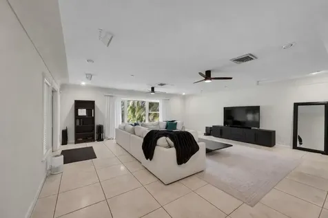 3999 NE 15th Avenue Oakland Park FL 33334