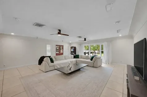 3999 NE 15th Avenue Oakland Park FL 33334