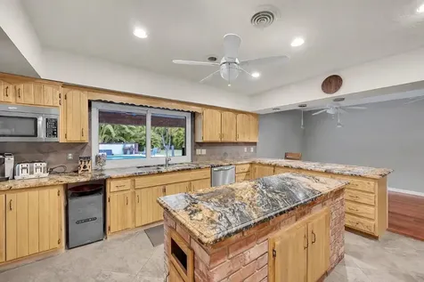3999 NE 15th Avenue Oakland Park FL 33334