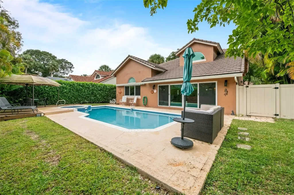 608 Misty Oaks Lane Pompano Beach FL 33069