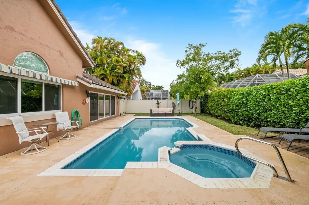 608 Misty Oaks Lane Pompano Beach FL 33069