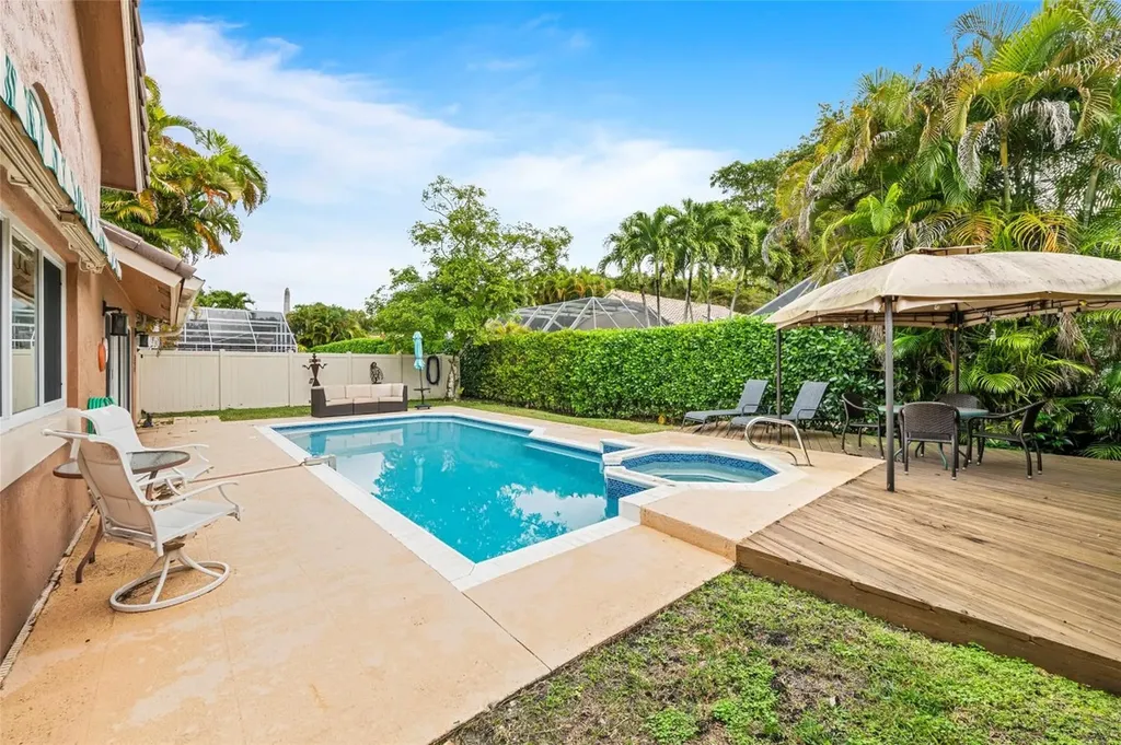 608 Misty Oaks Lane Pompano Beach FL 33069