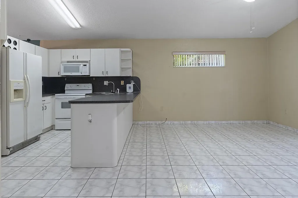 3201 W 76th Street Hialeah FL 33018