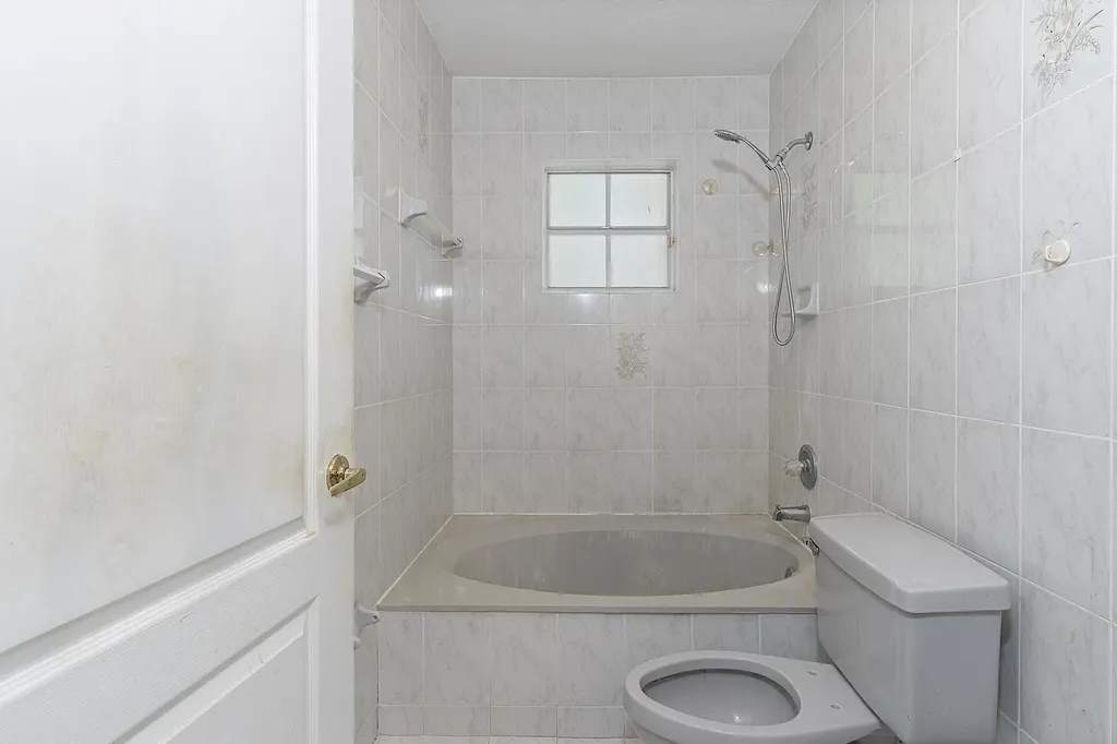 3201 W 76th Street Hialeah FL 33018