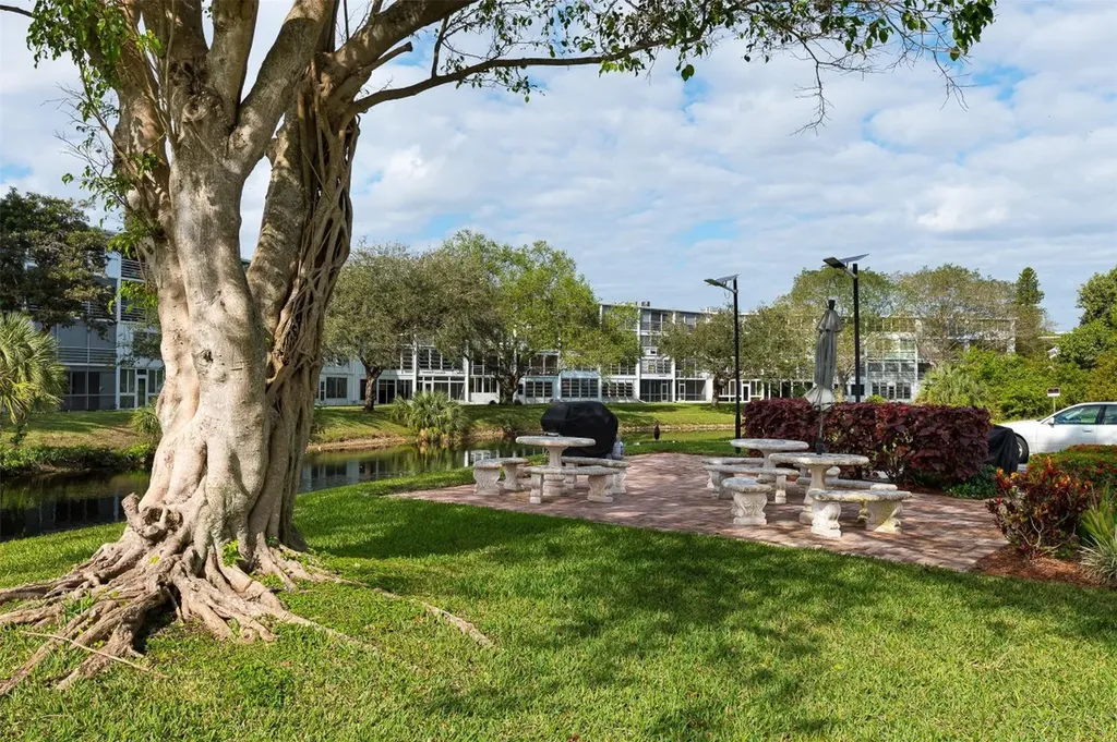 2069 Oakridge F Deerfield Beach FL 33442