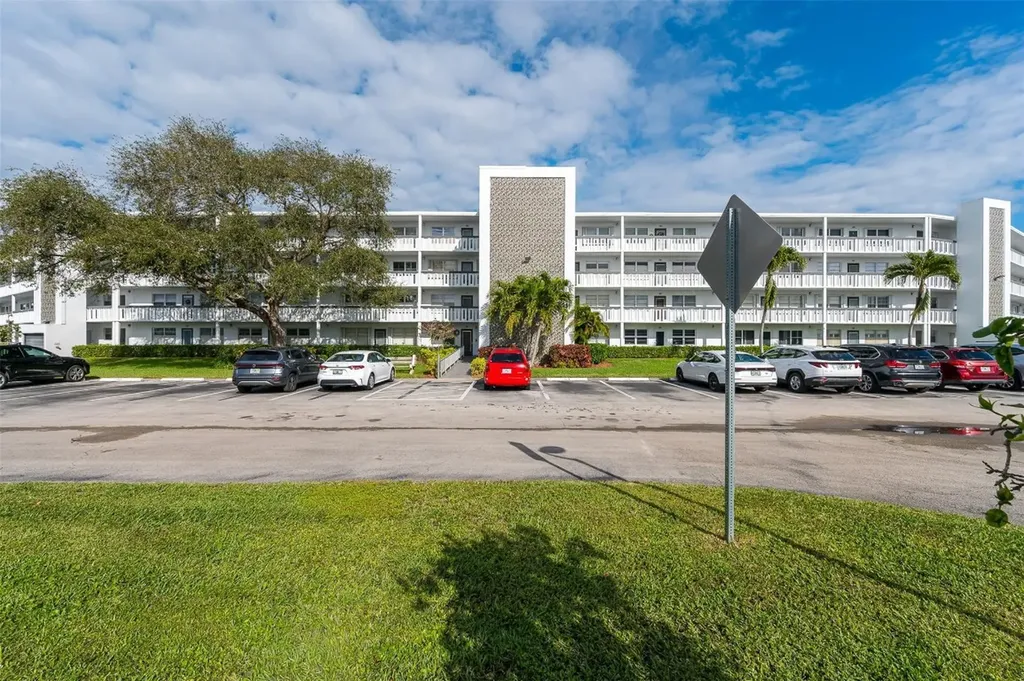 2069 Oakridge F Deerfield Beach FL 33442