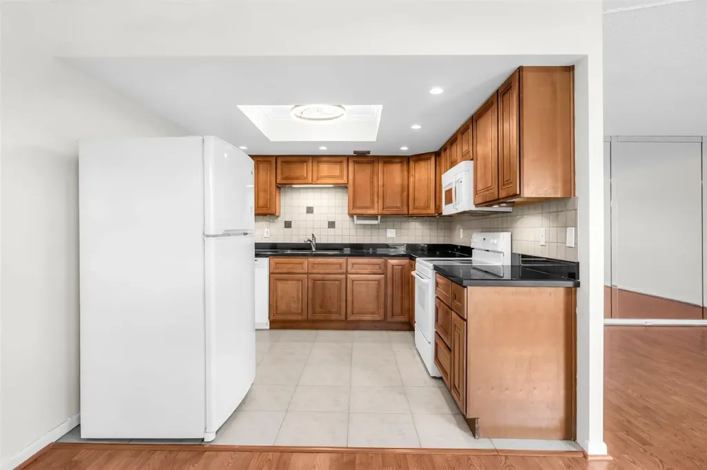 2069 Oakridge F Deerfield Beach FL 33442