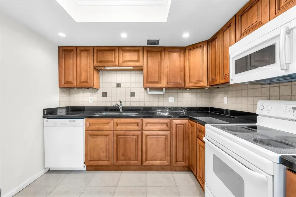 2069 Oakridge F Deerfield Beach FL 33442