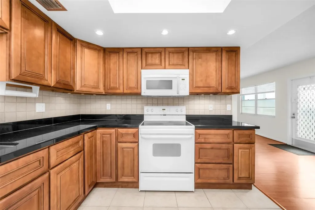 2069 Oakridge F Deerfield Beach FL 33442