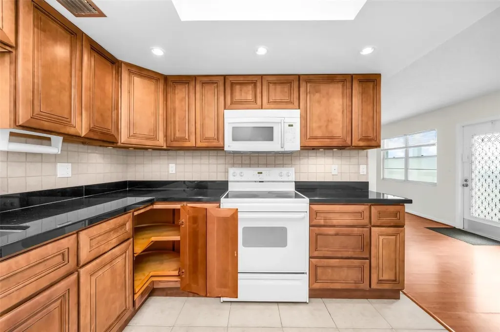 2069 Oakridge F Deerfield Beach FL 33442