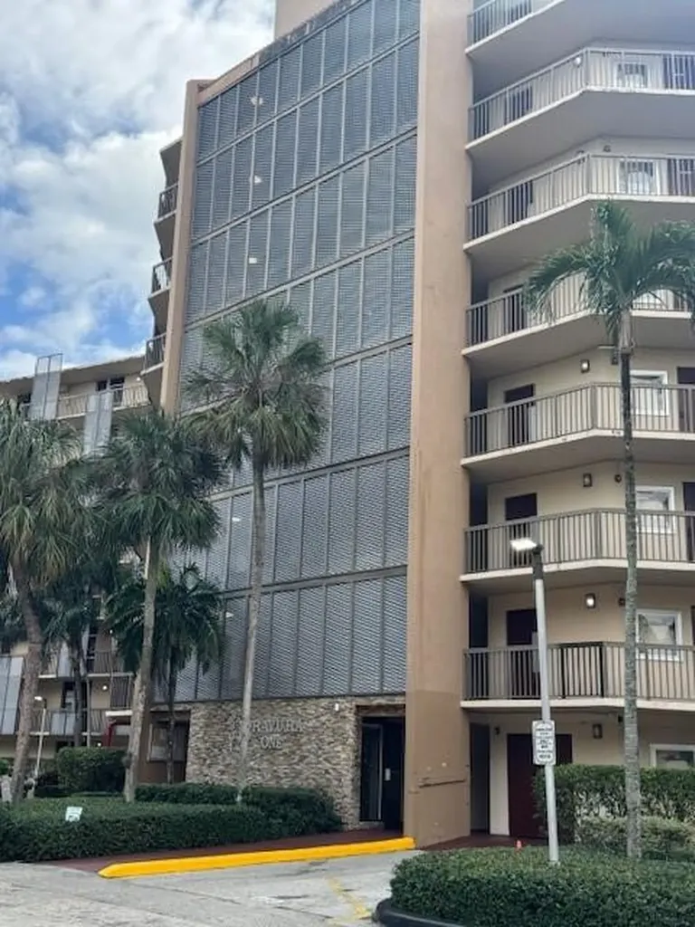 3301 N Country Club Drive Aventura FL 33180
