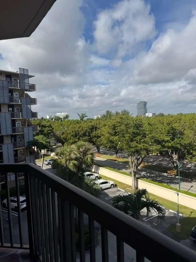 3301 N Country Club Drive Aventura FL 33180