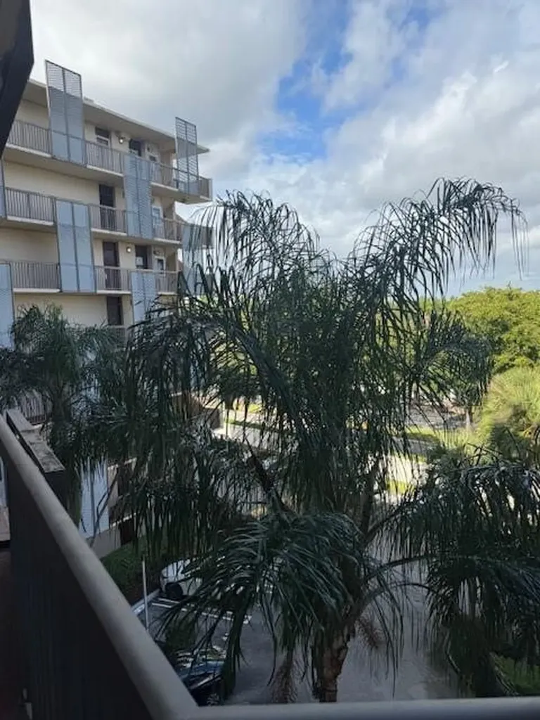 3301 N Country Club Drive Aventura FL 33180