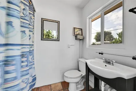 4401 NE 18th Avenue Oakland Park FL 33334