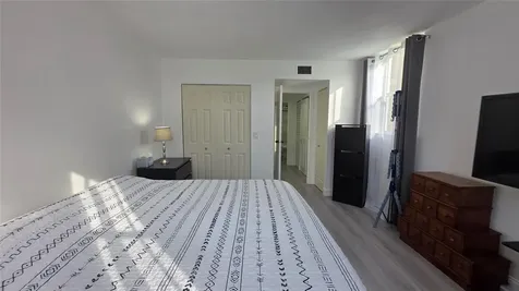 2831 Somerset Drive Lauderdale Lakes FL 33311