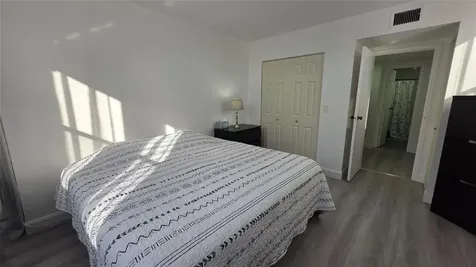 2831 Somerset Drive Lauderdale Lakes FL 33311