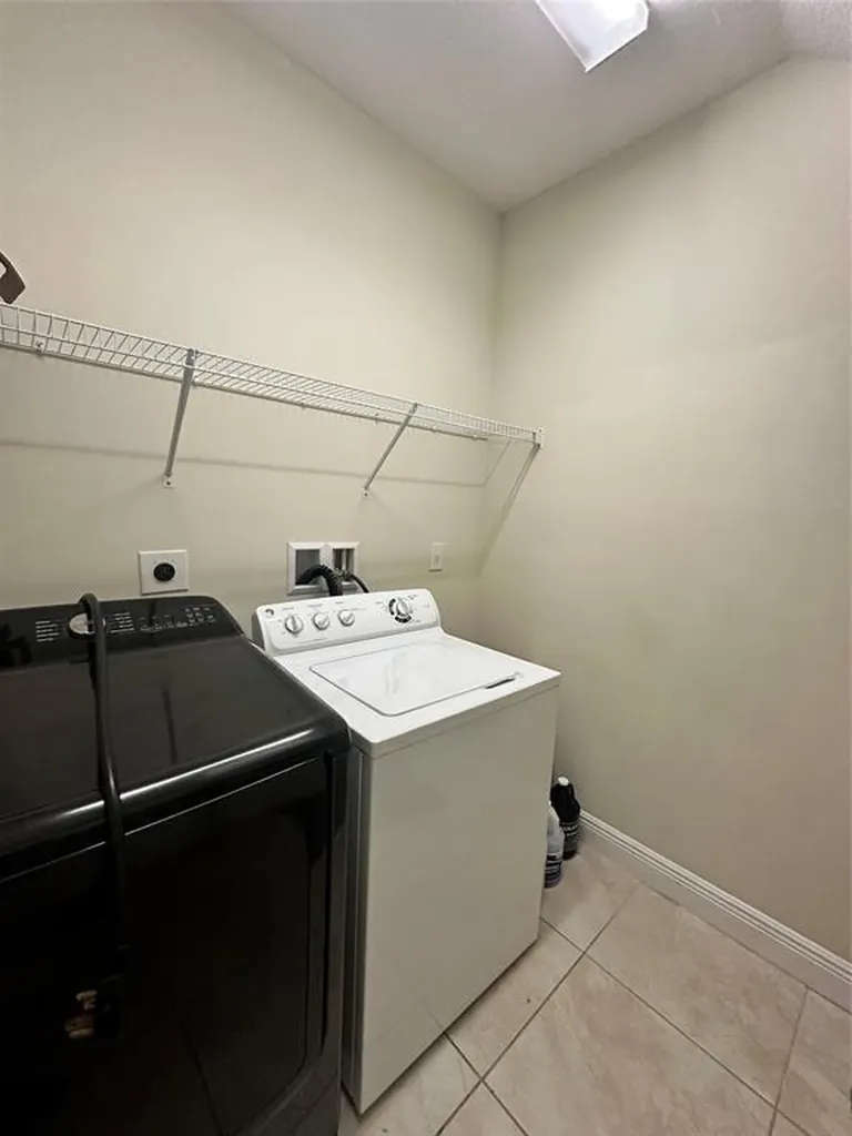 2911 Cascada Isle Way Hollywood FL 33024