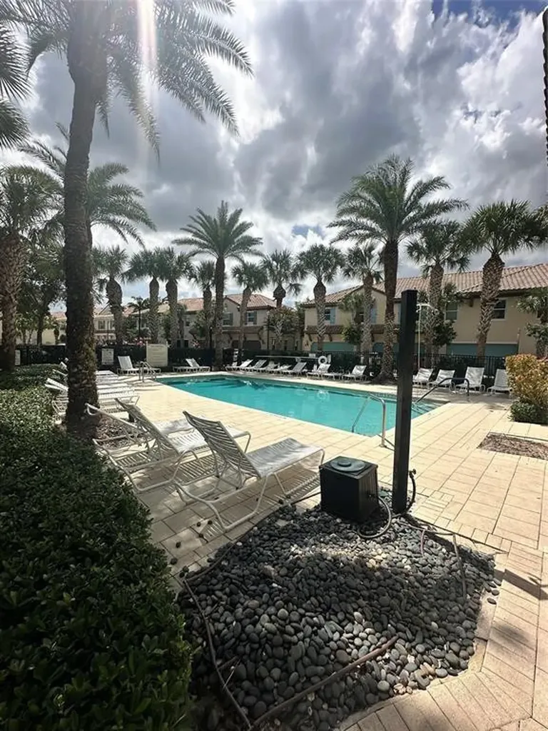 2911 Cascada Isle Way Hollywood FL 33024