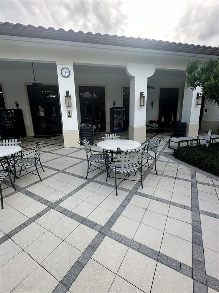 2911 Cascada Isle Way Hollywood FL 33024