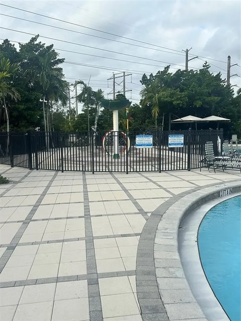 2911 Cascada Isle Way Hollywood FL 33024