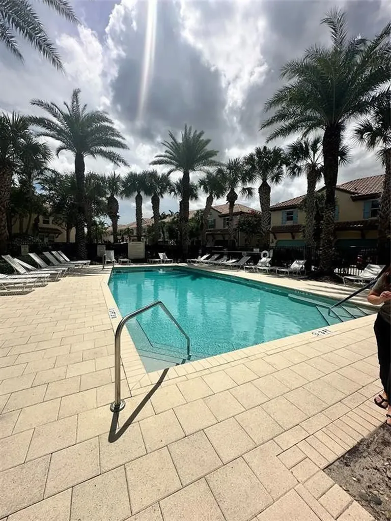 2911 Cascada Isle Way Hollywood FL 33024