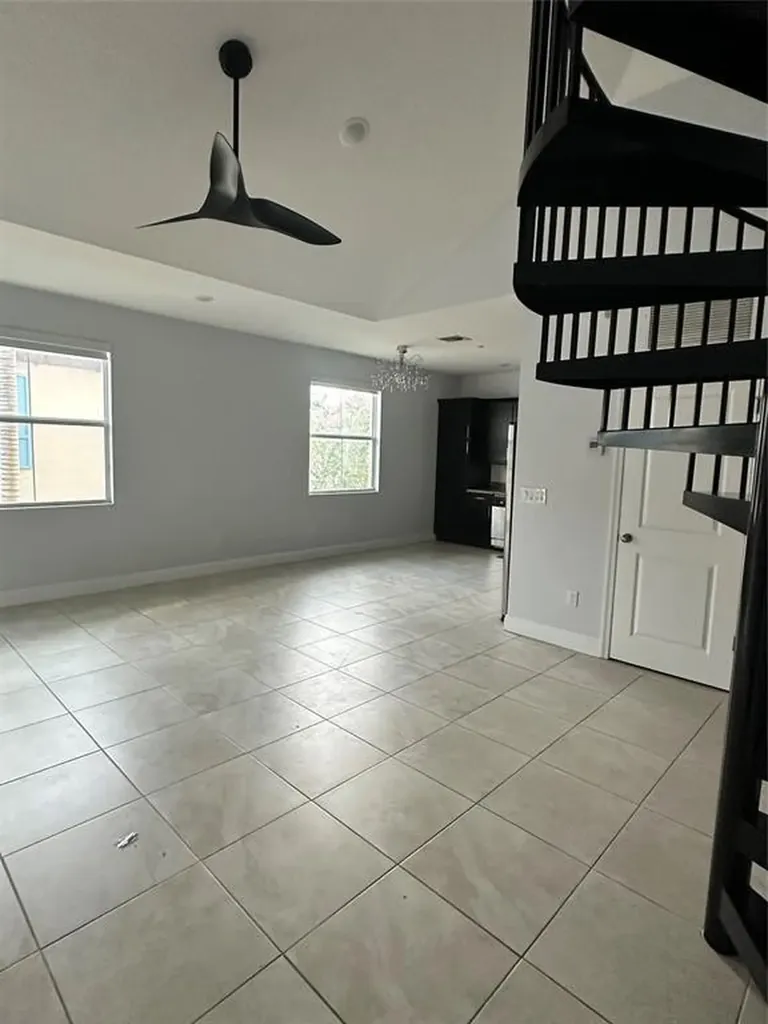 2911 Cascada Isle Way Hollywood FL 33024