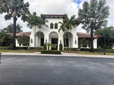 2911 Cascada Isle Way Hollywood FL 33024