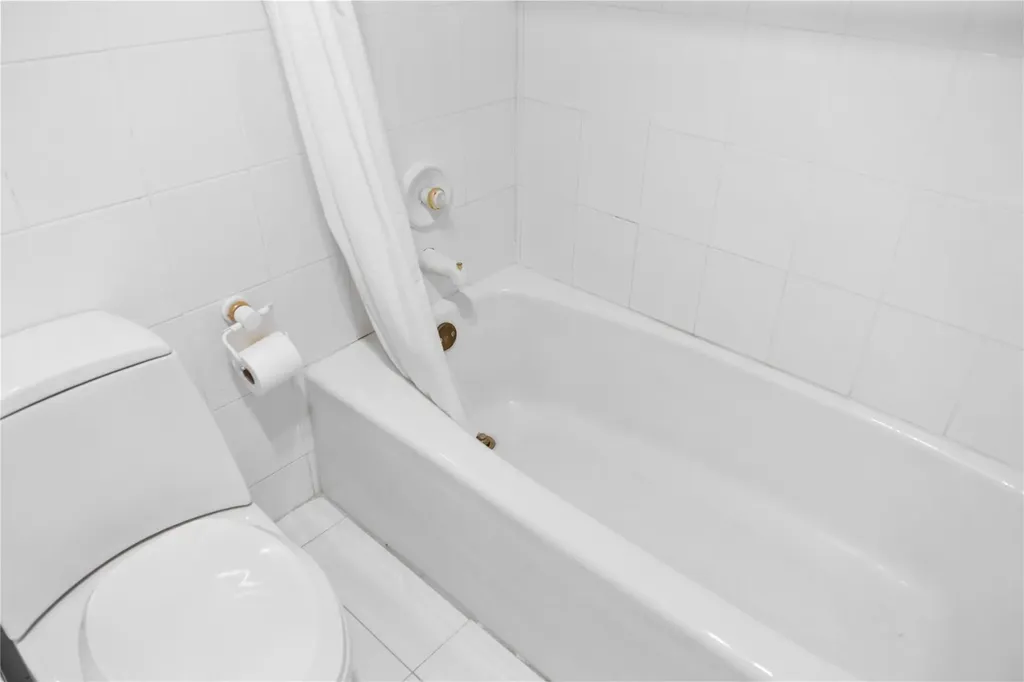 20505 E Country Club Drive Aventura FL 33180