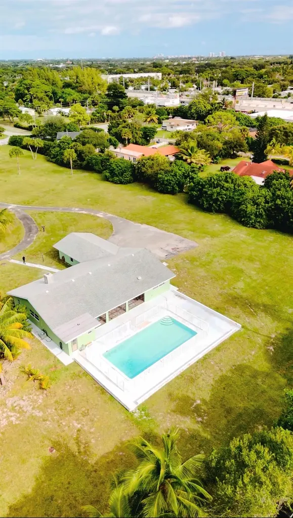 4656 Lillian Avenue Palm Beach Gardens FL 33418