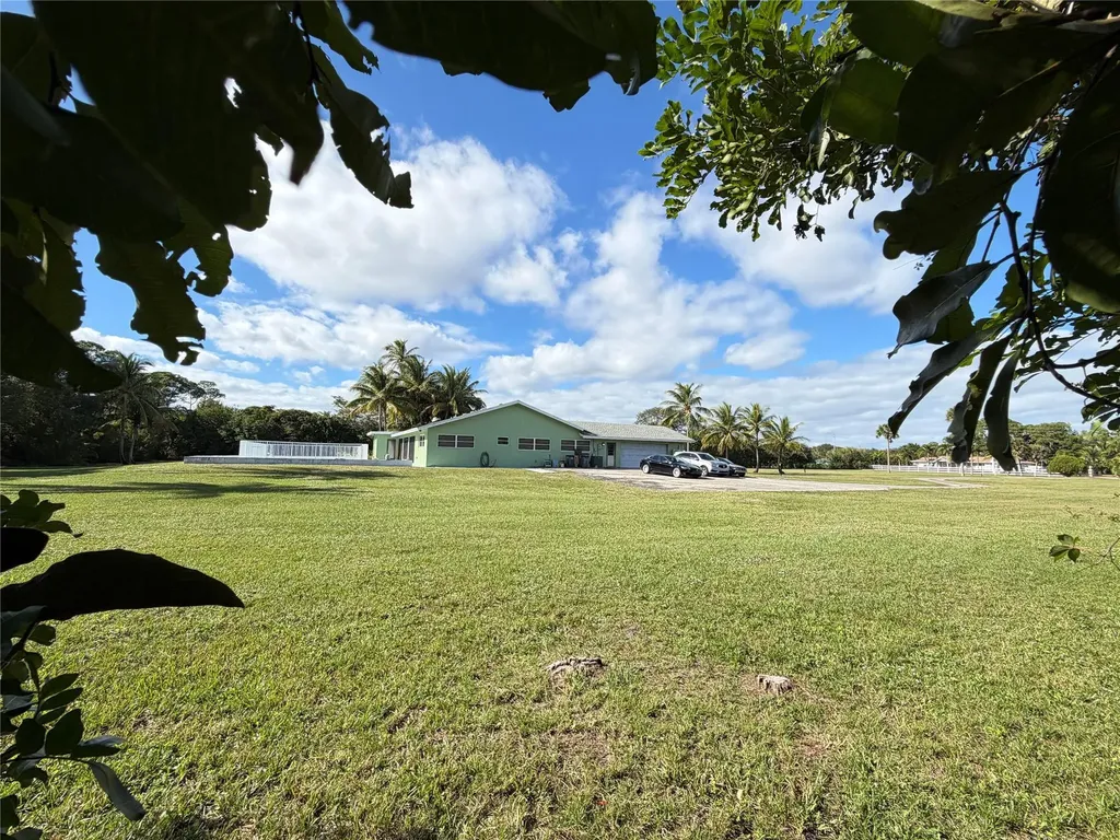 4656 Lillian Avenue Palm Beach Gardens FL 33418