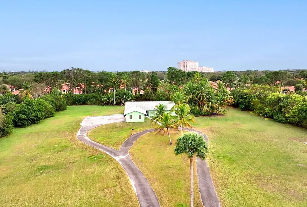 4656 Lillian Avenue Palm Beach Gardens FL 33418