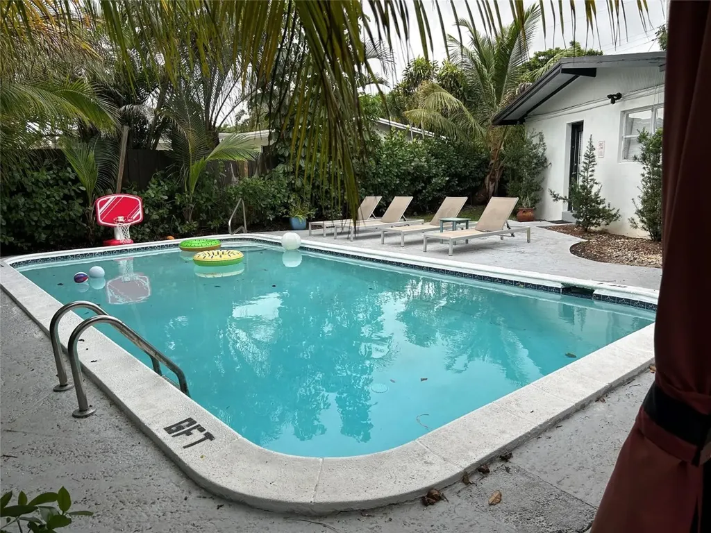 720 NE 17th Court Fort Lauderdale FL 33305