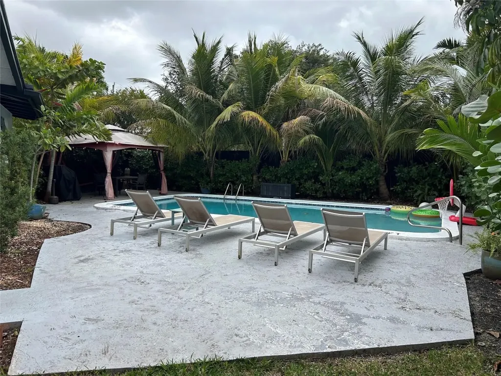 720 NE 17th Court Fort Lauderdale FL 33305