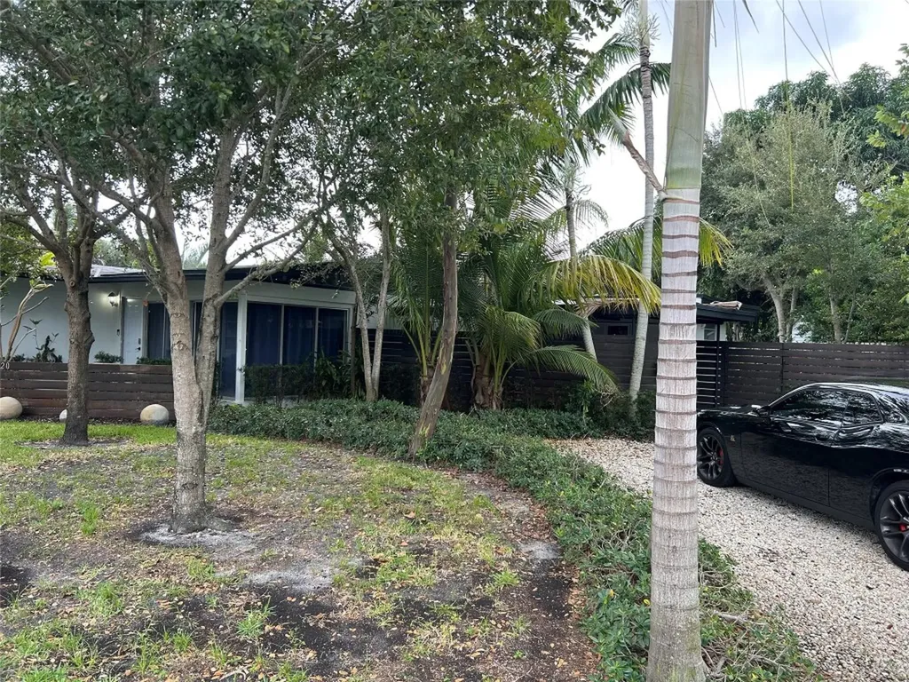 720 NE 17th Court Fort Lauderdale FL 33305