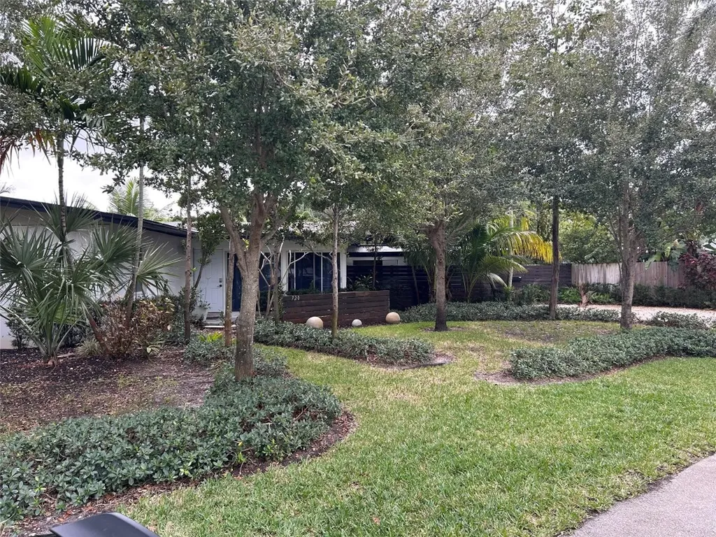 720 NE 17th Court Fort Lauderdale FL 33305