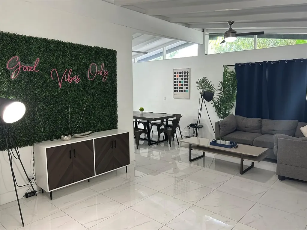 720 NE 17th Court Fort Lauderdale FL 33305