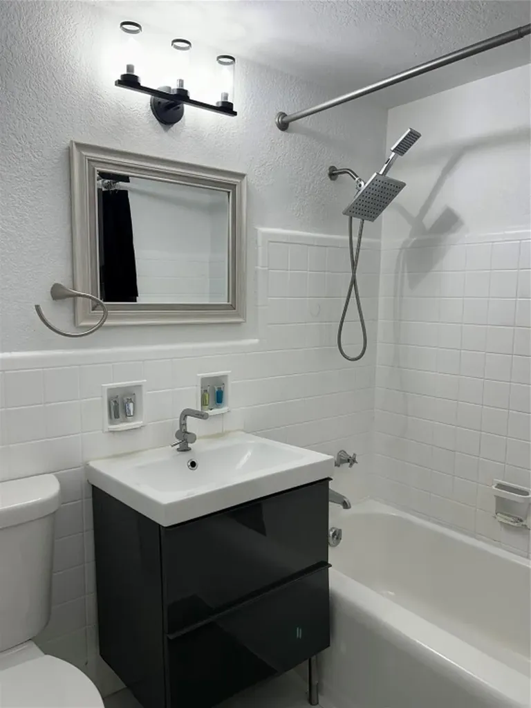 720 NE 17th Court Fort Lauderdale FL 33305