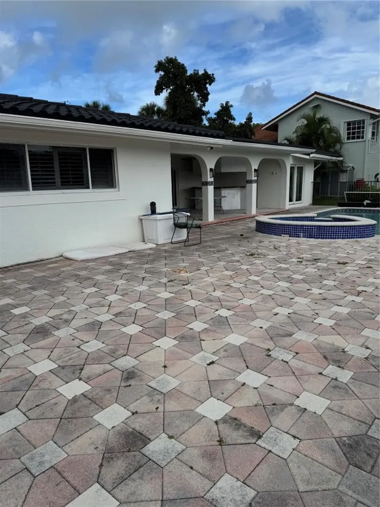 2732 NE 10th Street Pompano Beach FL 33062