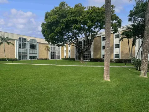 2970 NE 16th Avenue Oakland Park FL 33334