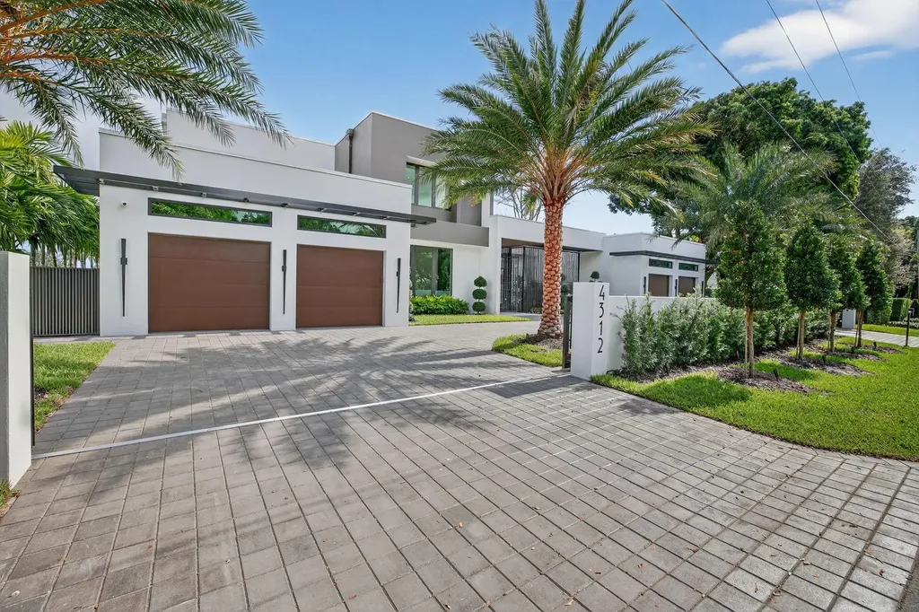 4312 NE 23 Avenue Fort Lauderdale FL 33308