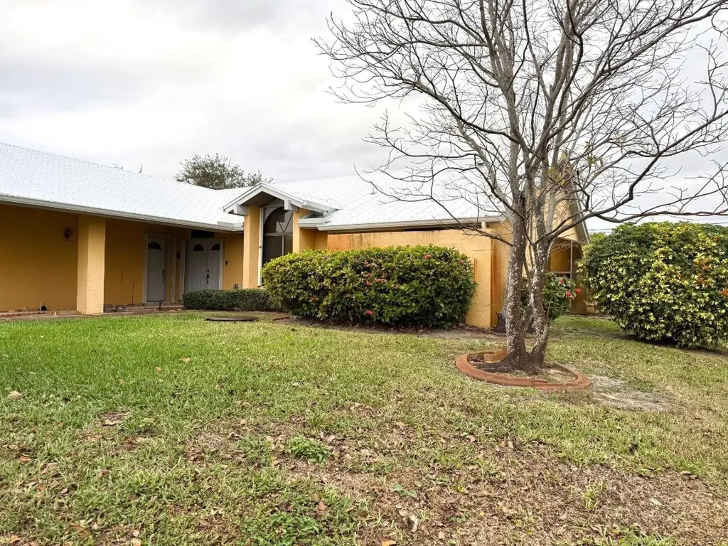 2640 SW Harem Circle Port St Lucie FL 34953