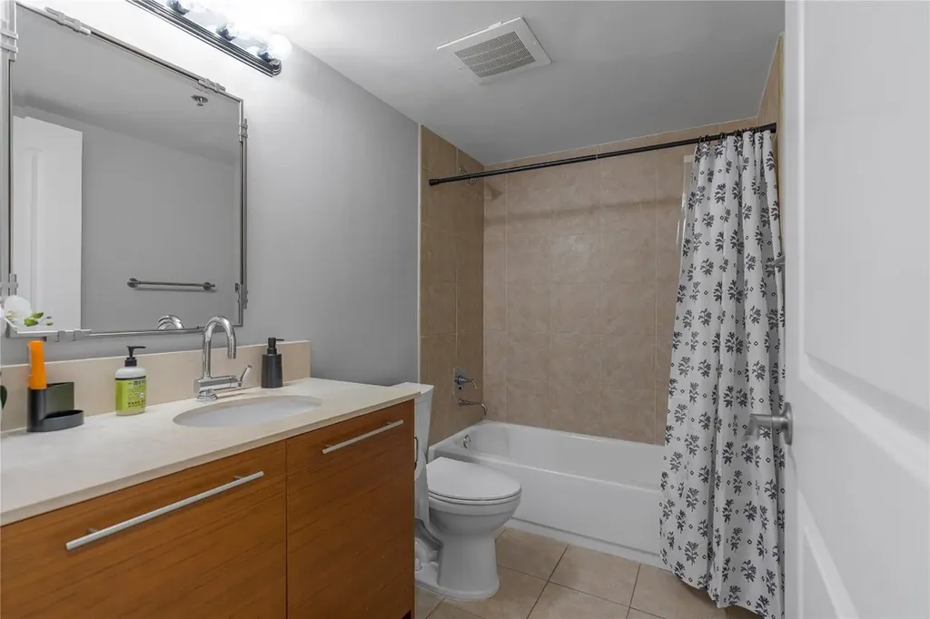 2641 N Flamingo Road Sunrise FL 33323
